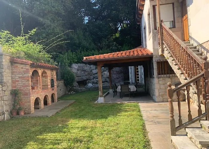 Casa Con Amplio Jardin En * Pechón