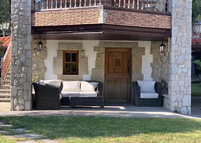 Casa Con Amplio Jardin En Pechón