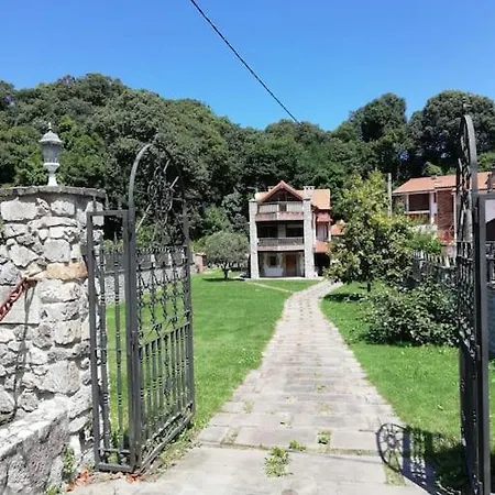 Casa Con Amplio Jardin En