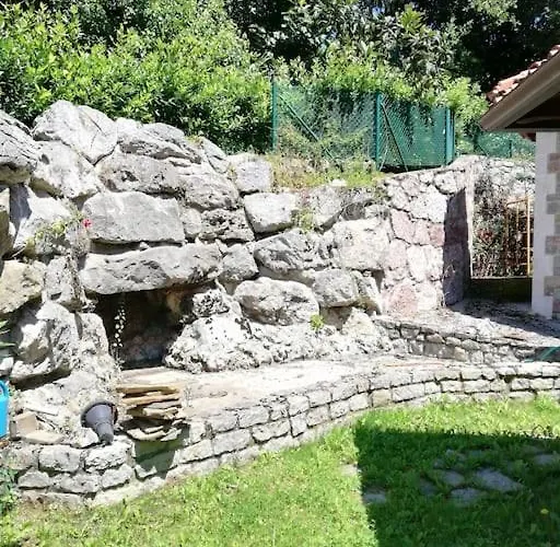 Casa Con Amplio Jardin En * Pechón